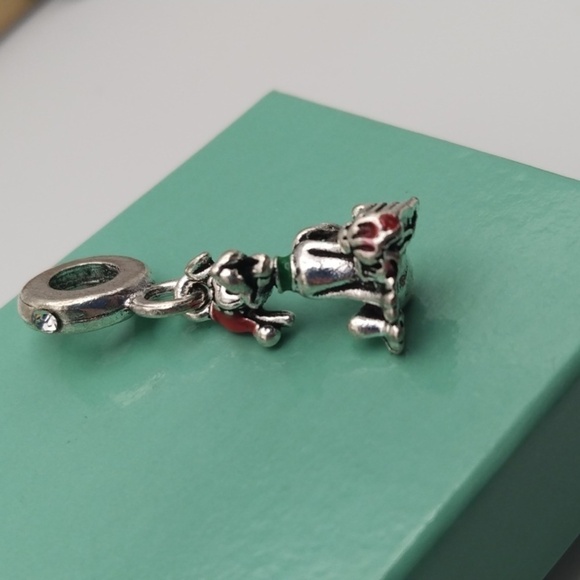 Plutos Christmas edition charm - Picture 1 of 3